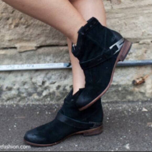 UGG Austin Western Suede Bootie - BLACK - Picture 3 of 7